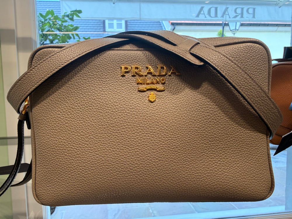 Prada — TRACCOLLIERA IN PELLE, Clay