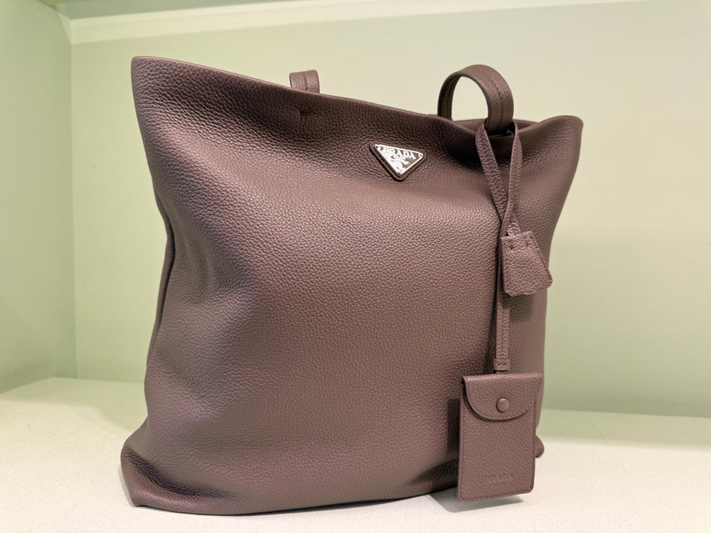 Prada — Shopping In Pelle